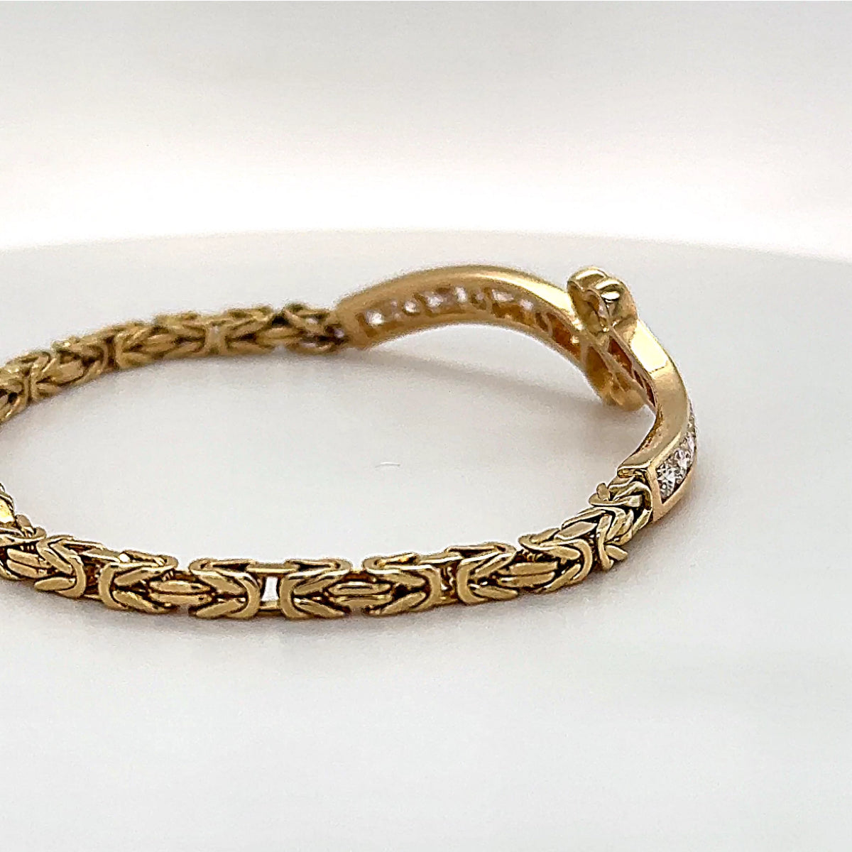 Hochwertiges Armband in 18 Karat Gelbgold mit herausragenden Brillanten