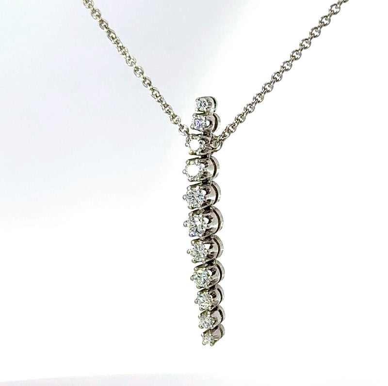Zeitloses Collier in 14 Karat Weißgold mit feinen Brillanten
