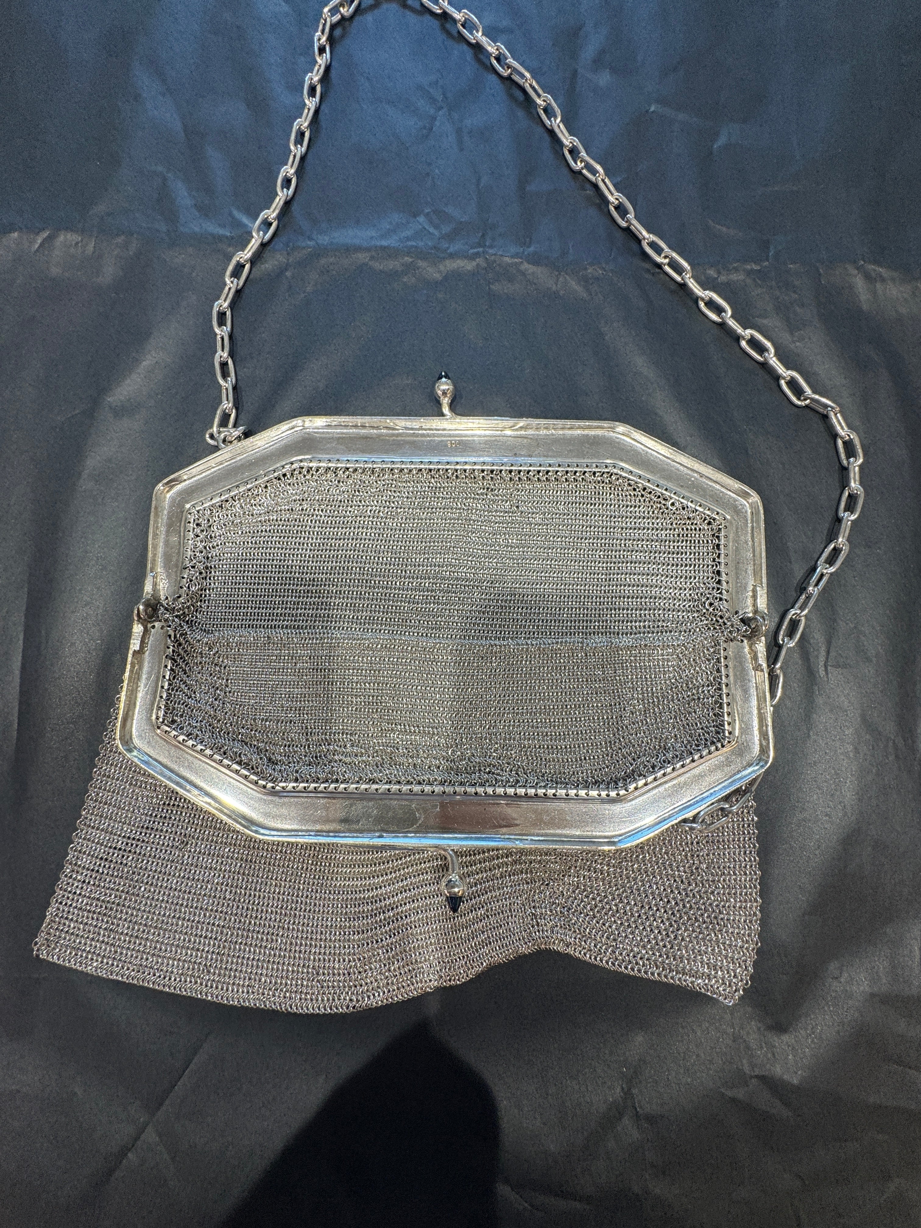 Einmalige Silbertasche aus 800er Silber mit blauen Schmucksteinen