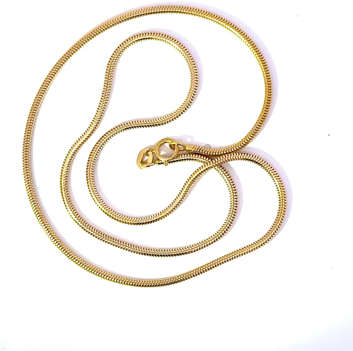 Elegant snake chain in 9 karat yellow gold with a spring ring clasp