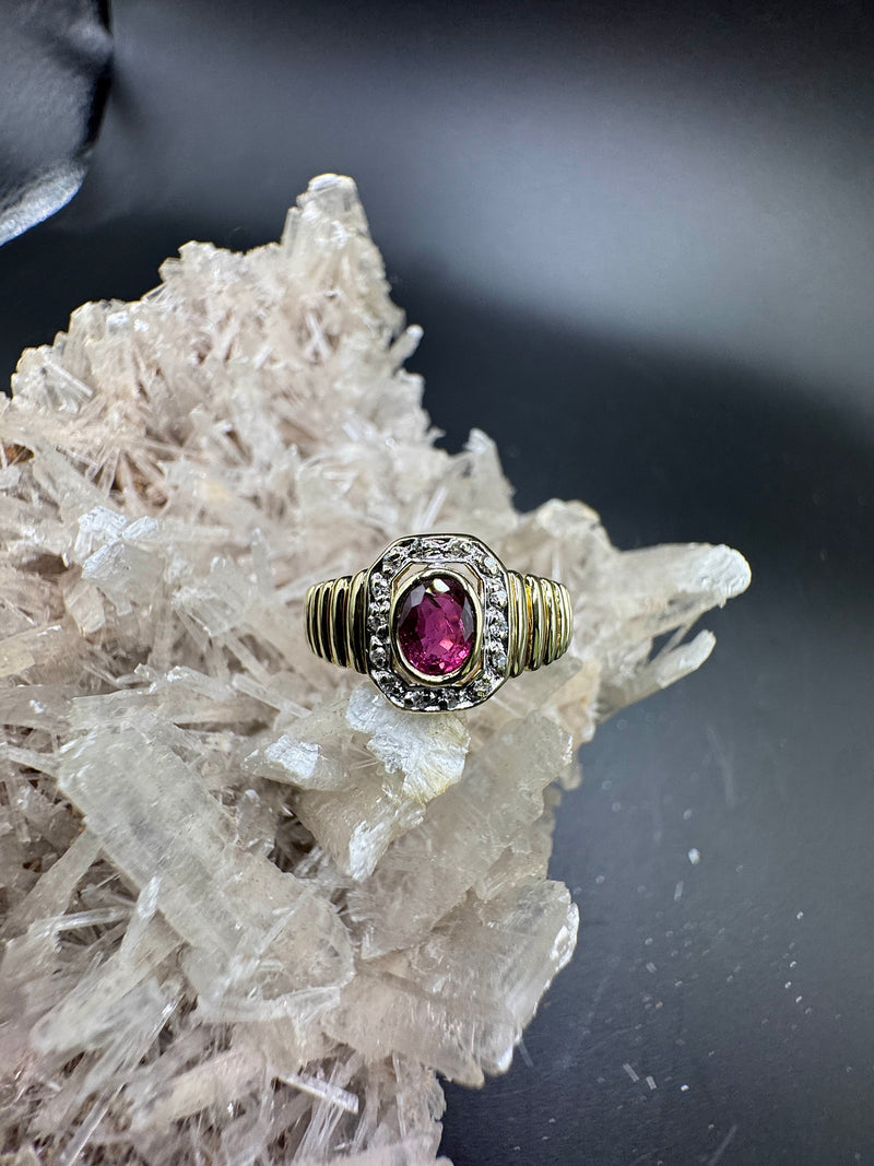 Eleganter Ring in 14 Karat Gelbgold mit Rubin & Diamanten | Ringe - Schmuck Schroll