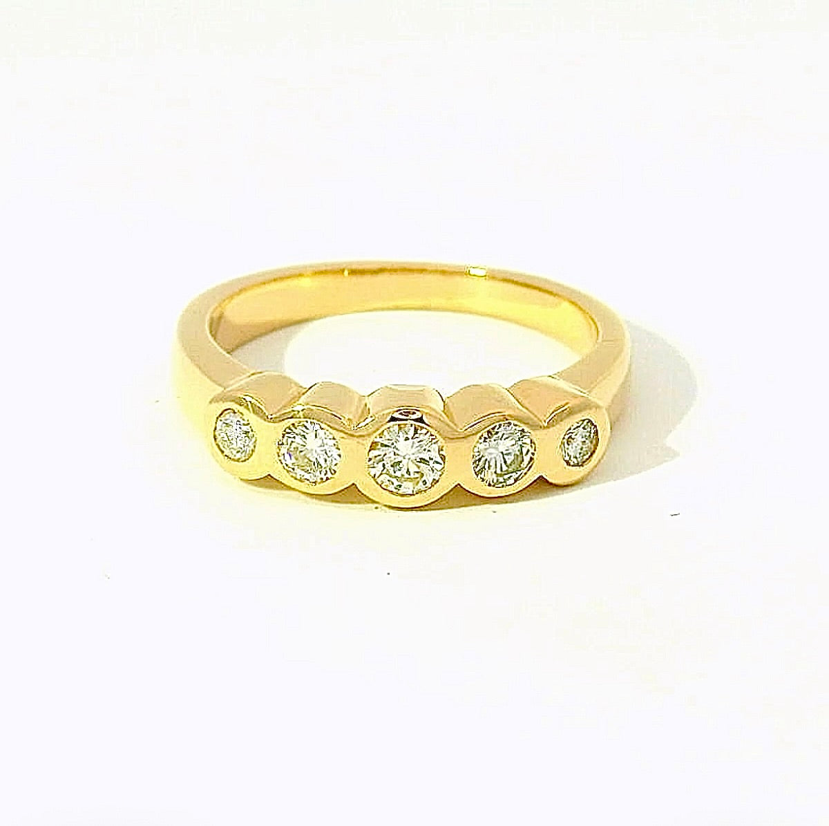 Massiver Halbmemory Ring in 14 Karat Gelbgold mit feinen Brillanten