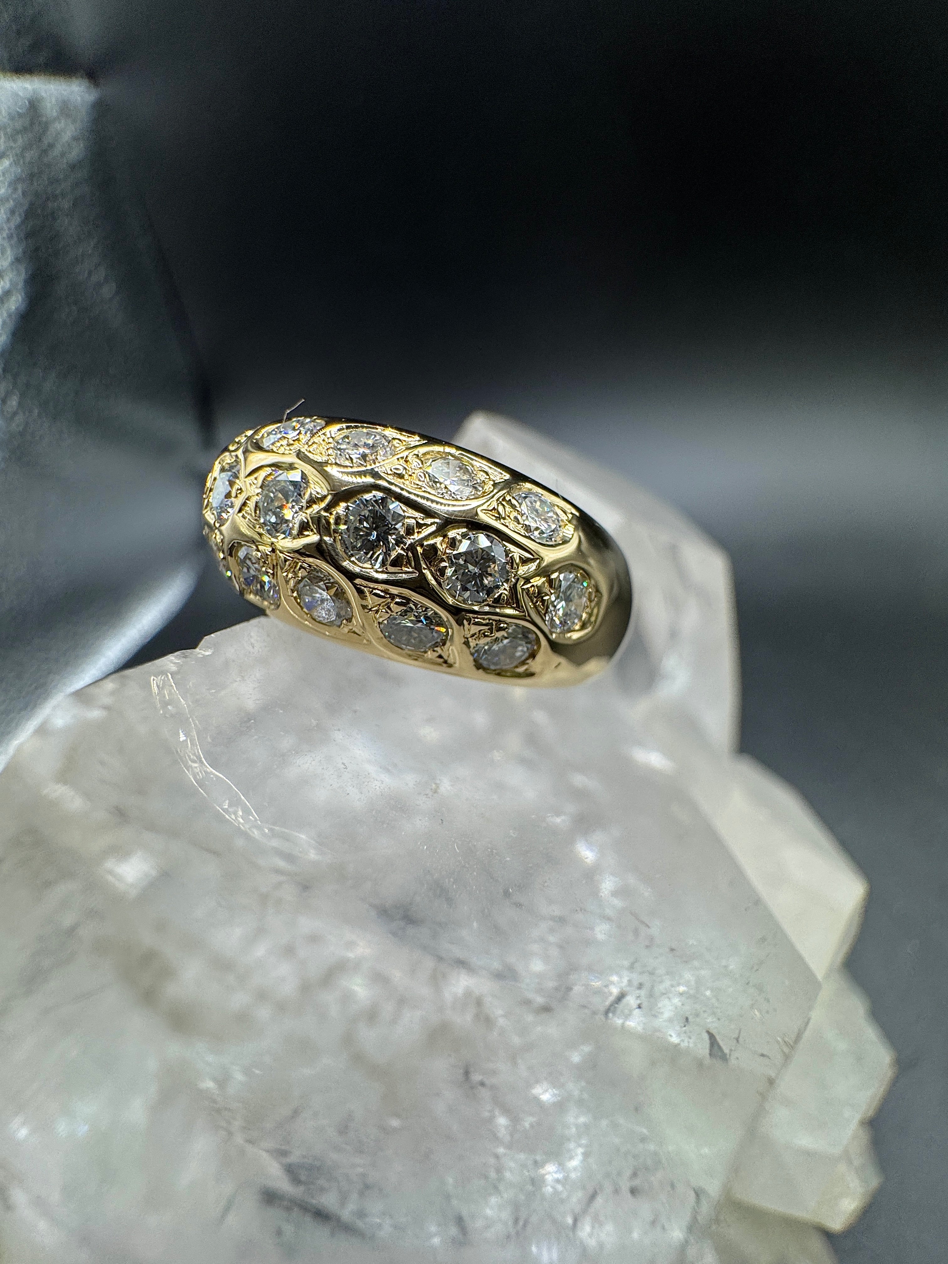 Stilvoller & breiter Ring in 18 Karat Gelbgold mit feinen Brillanten