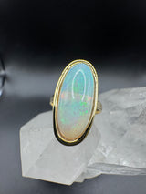 Eleganter Ring in 14 Karat (585) Gelbgold mit großem Opal