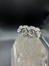 Ausgefallener Ring in 18 Karat Weißgold mit feinen Brillanten & Diamanten