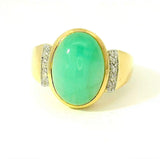 Feiner Ring in 14 Karat Gelbgold mit Jadeit und Brillanten