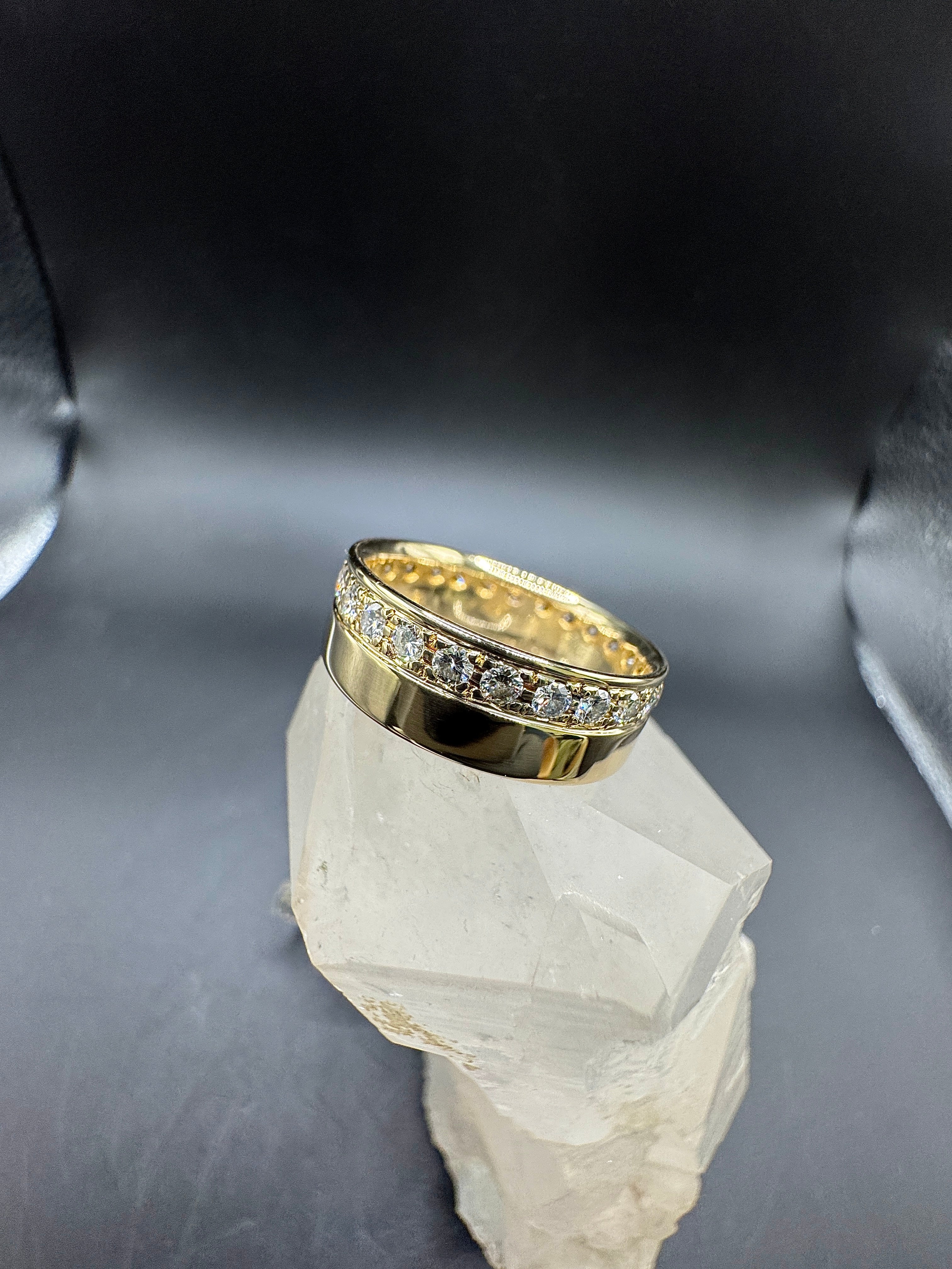 Edler Memory-Ring in 14 Karat (585) mit hochfeinen Brillanten