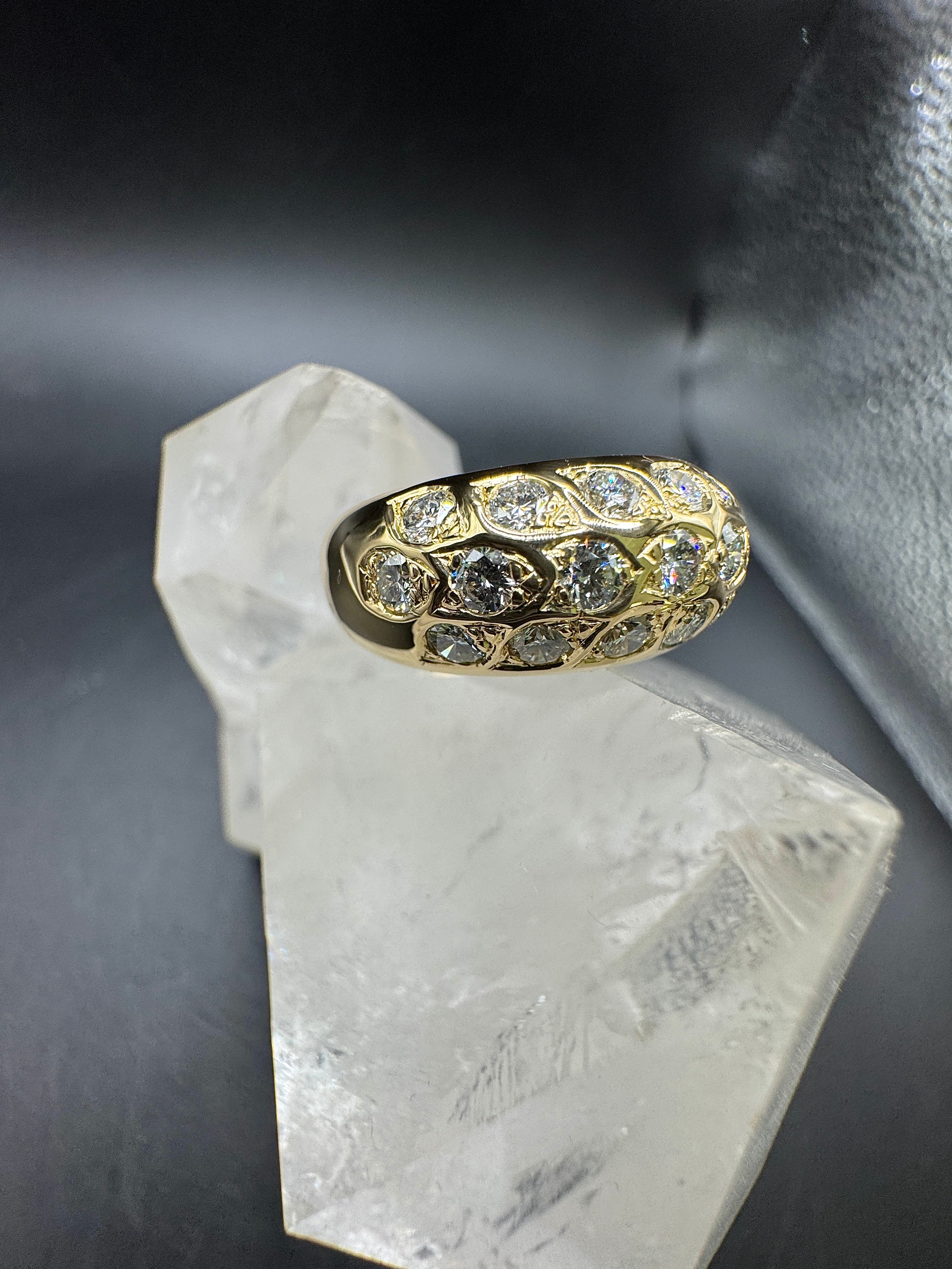 Stilvoller & breiter Ring in 18 Karat Gelbgold mit feinen Brillanten