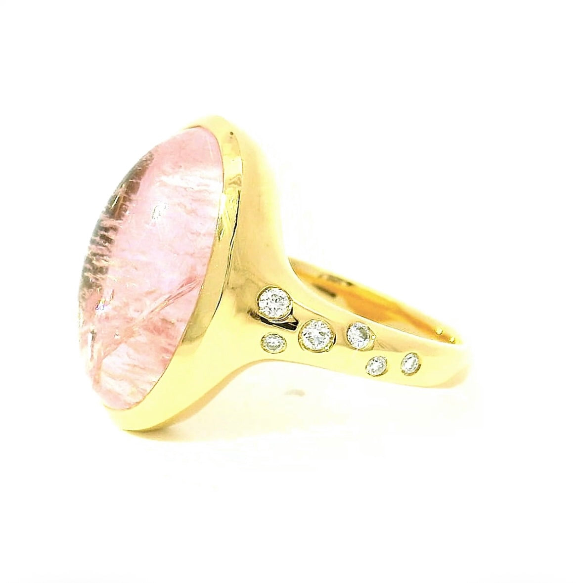 Moderner Ring in 18 Karat Gelbgold mit großem Morganit & Brillanten