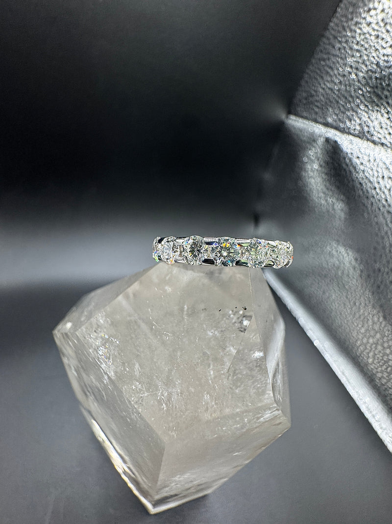 Massiver Memory Ring in 18 Karat Weißgold mit hochfeinen Brillanten