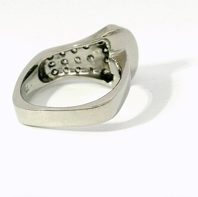 Edler Ring in 18 Karat Weißgold mit feinen Brillanten - Massive Handarbeit