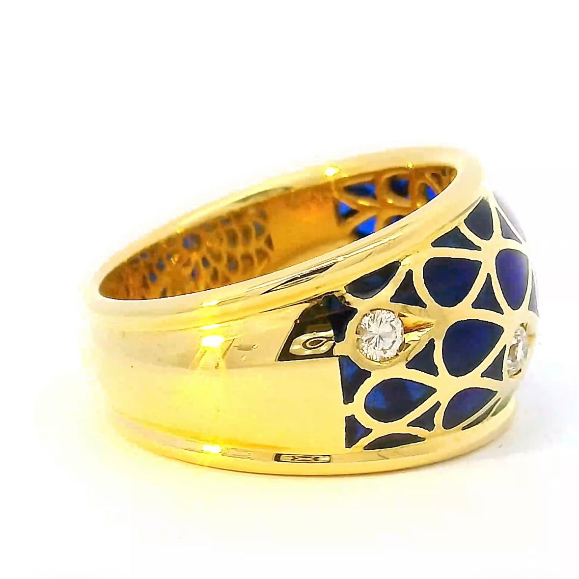 Eleganter Emaille Ring in 18 Karat Gelbgold mit feinen Brillanten
