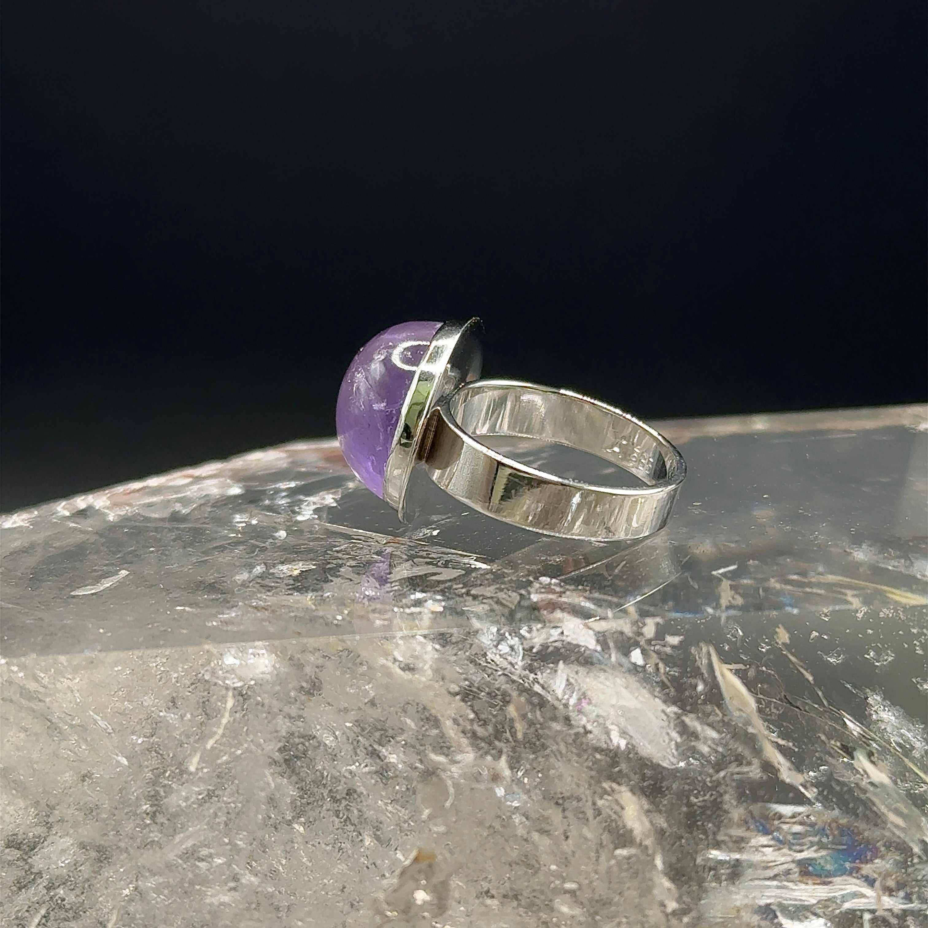 Stilvoller Edelstein-Ring in 14 Karat (585) Weißgold mit Amethyst