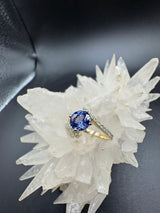 Moderner Ring in 14 Karat Gelbgold mit hochfeinem Tansanit & Brillanten