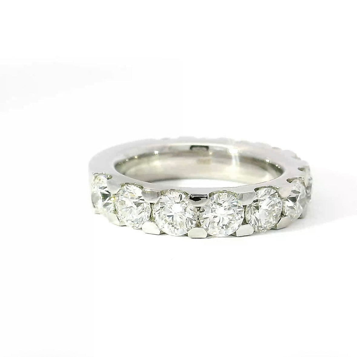 Edler Memory Ring in 18 Karat Weißgold mit 4,90 Karat hochfeinen Brillanten