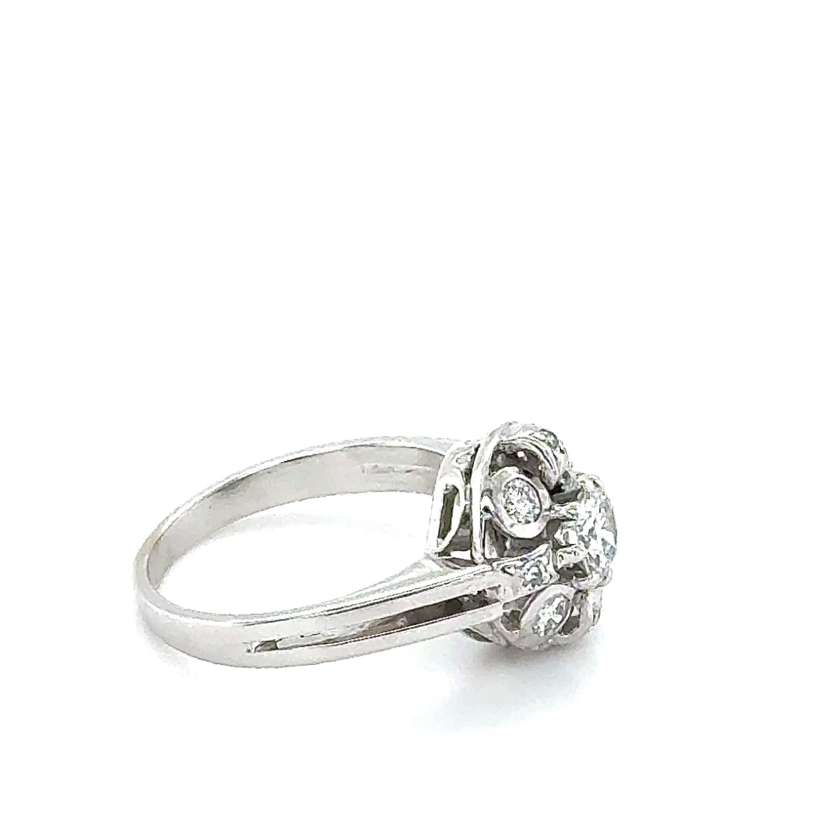 Dekorativer Vintage Ring in 14 Karat Weißgold mit Brillanten