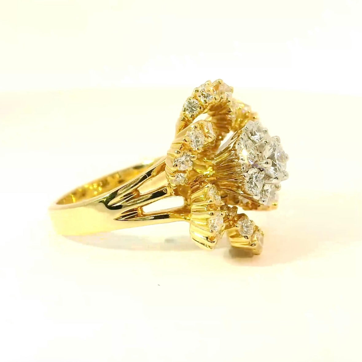 Edler Goldbaur Ring in 18 Karat Gelb- und Weißgold mit hochfeinen Brillanten