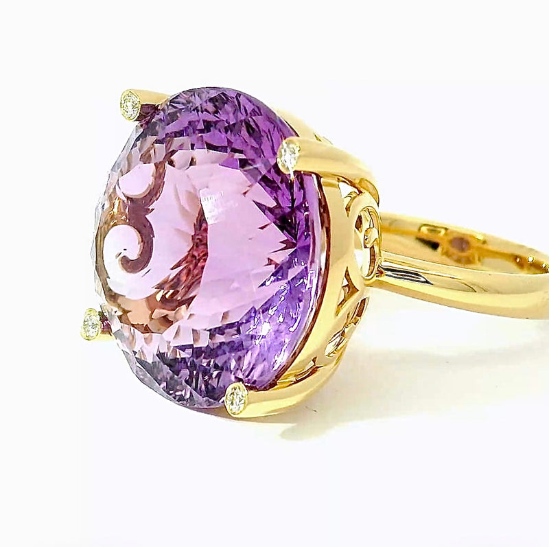Moderner Amethyst Ring in 14 Karat Gelbgold mit feinen Brillanten