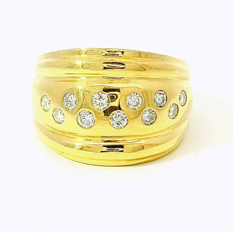 Leuchtender Ring in 18 Karat Gelbgold mit feinsten Brillanten