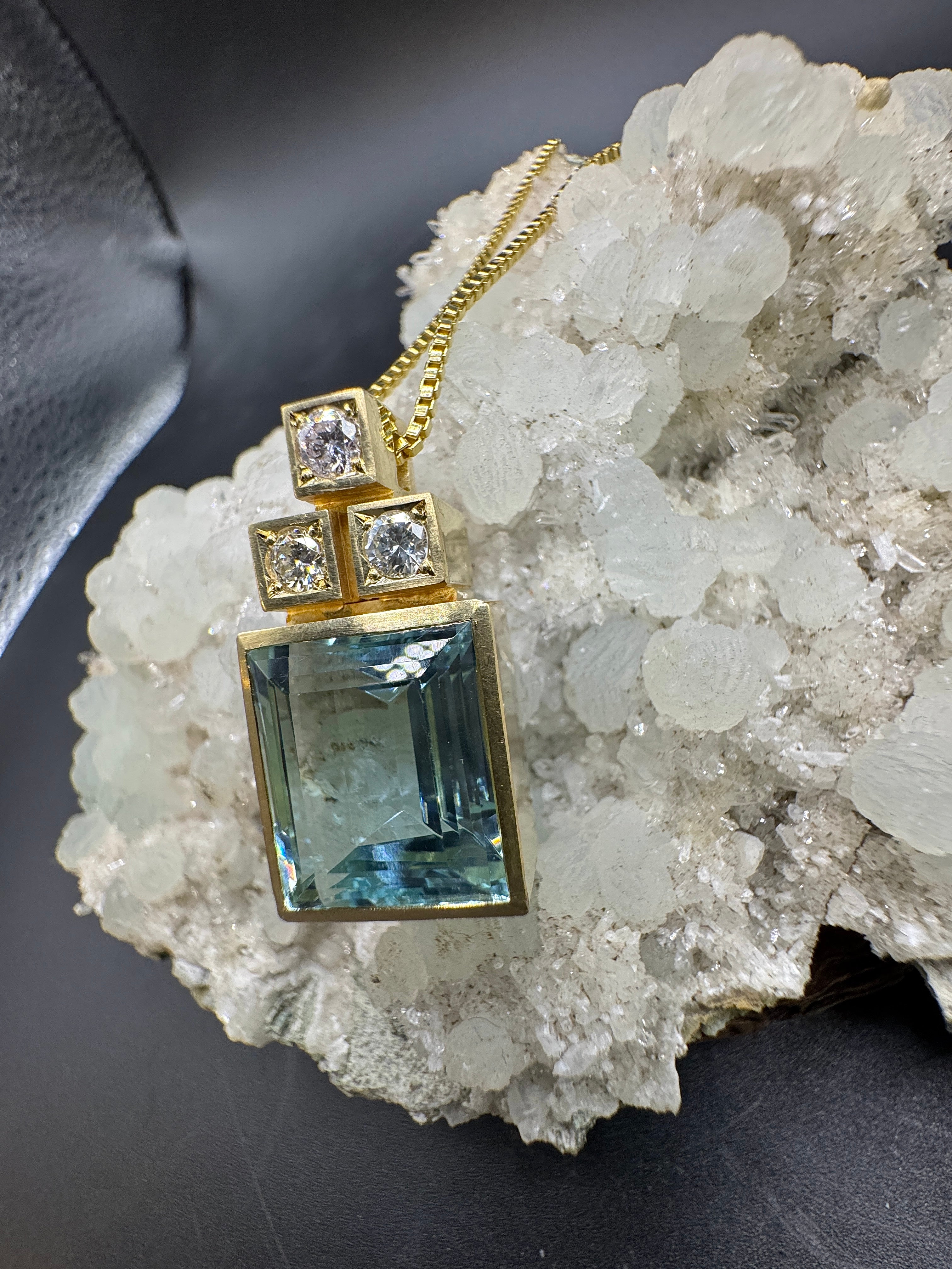Handmade Pendant in 14 Karat Yellow Gold with Aquamarine & Brilliants