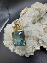 Handgefertigter Anhänger in 14 Karat Gelbgold mit Aquamarin & Brillanten