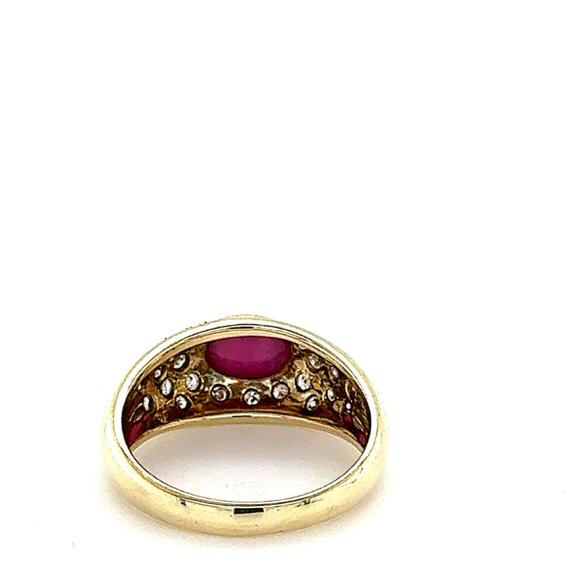 Eleganter Ring in 14 Karat Gelbgold mit rotem Rubin & Brillanten