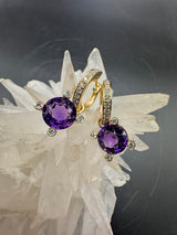 Elegante Ohrringe in 14 Karat Gelbgold mit Brillanten & intensiven Amethysten