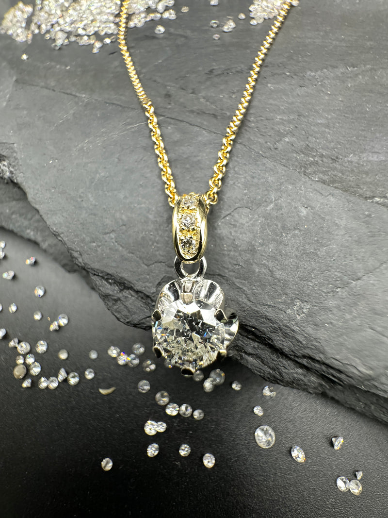 Eleganter Solitär-Anhänger in 18 Karat Gold mit großen Brillant