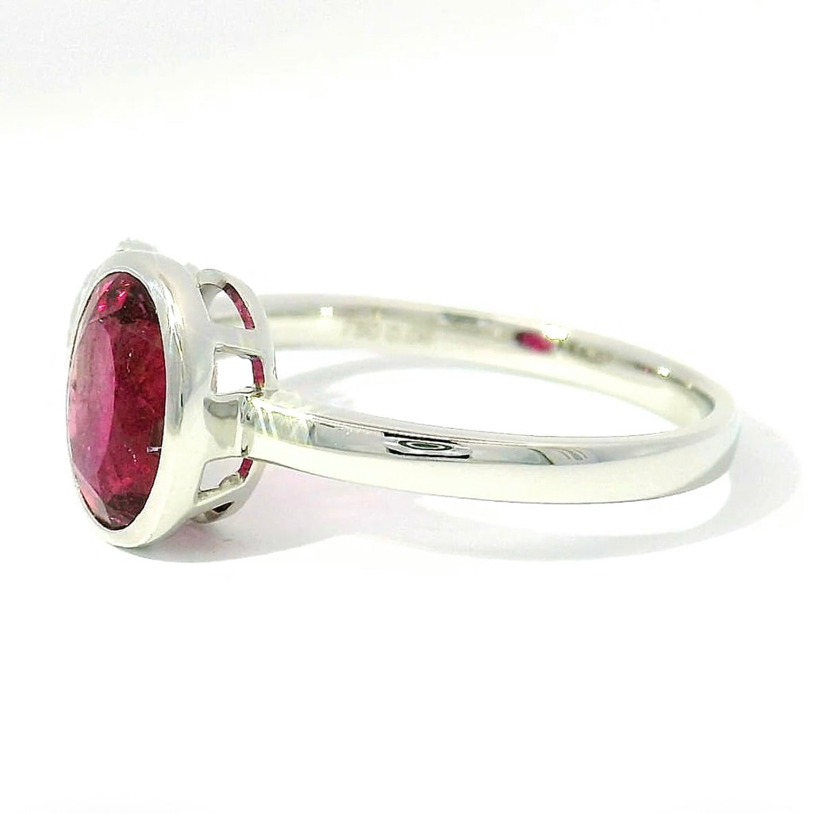 Eleganter Ring in 18 Karat Weißgold mit Rubellit & Brillanten