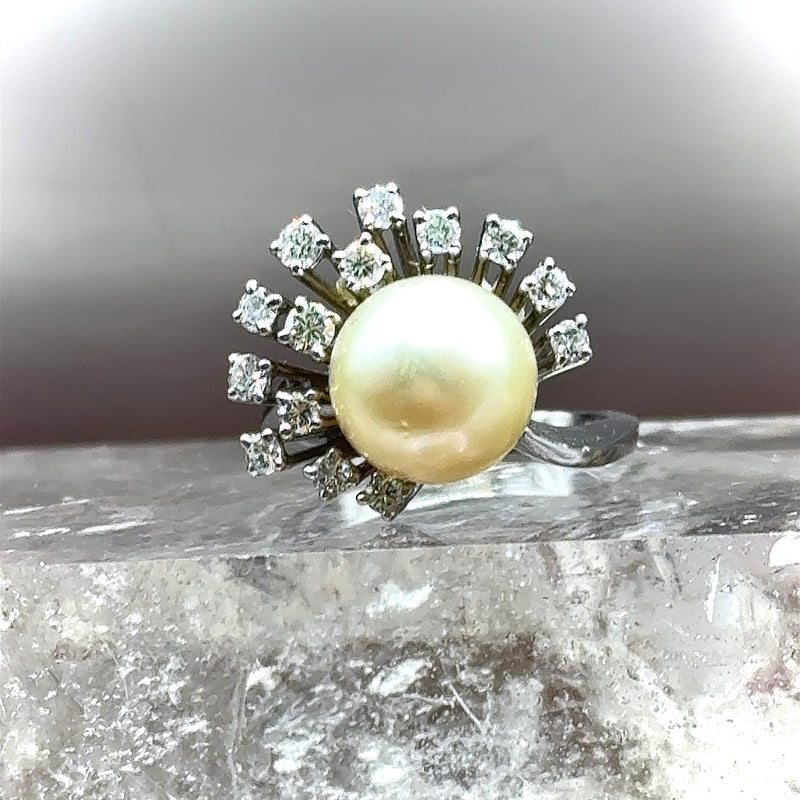 Uitzonderlijke vintage parelring in 14 karaat met fijne diamanten