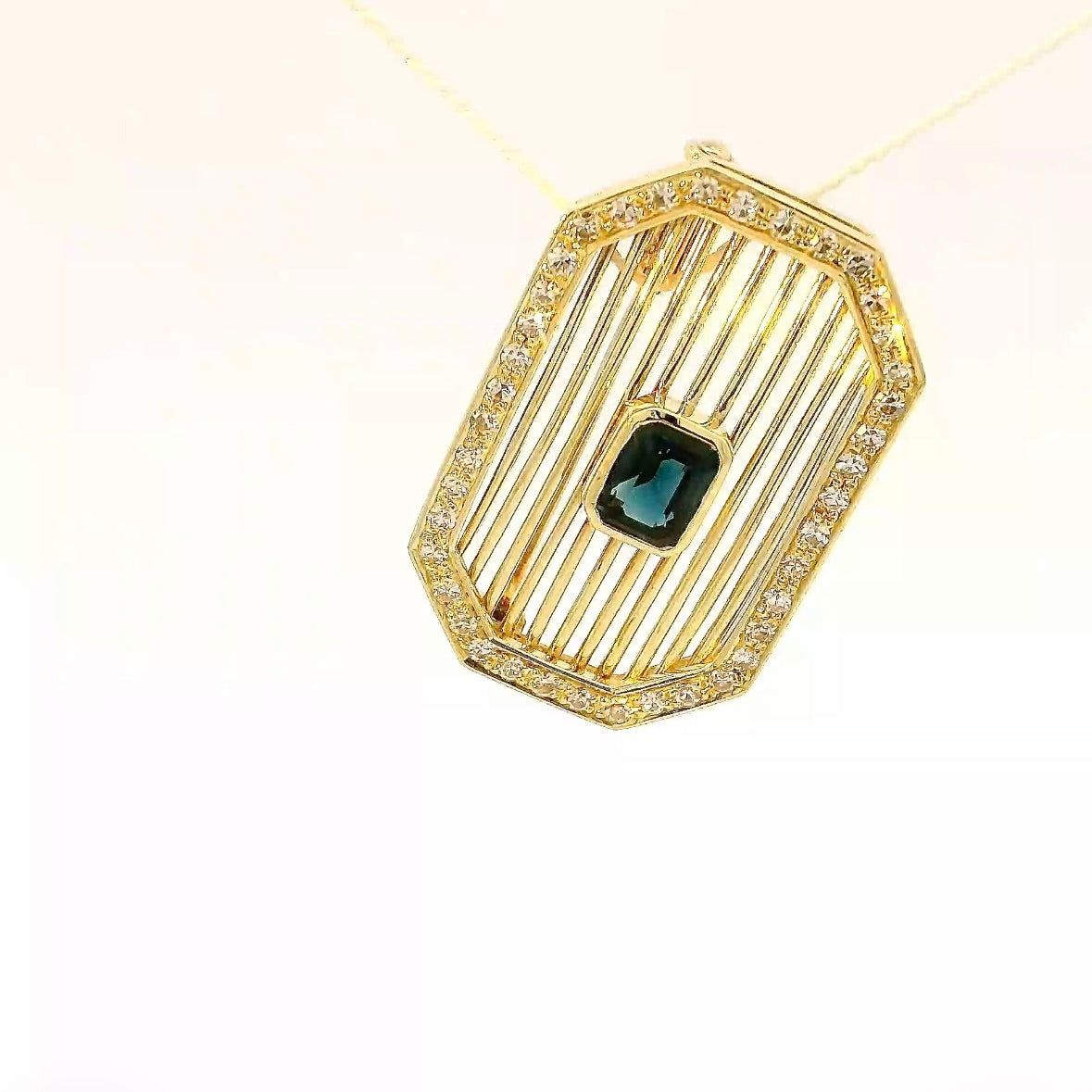 Elegante Brosche in 14 Karat Gelbgold mit Saphir & Diamanten