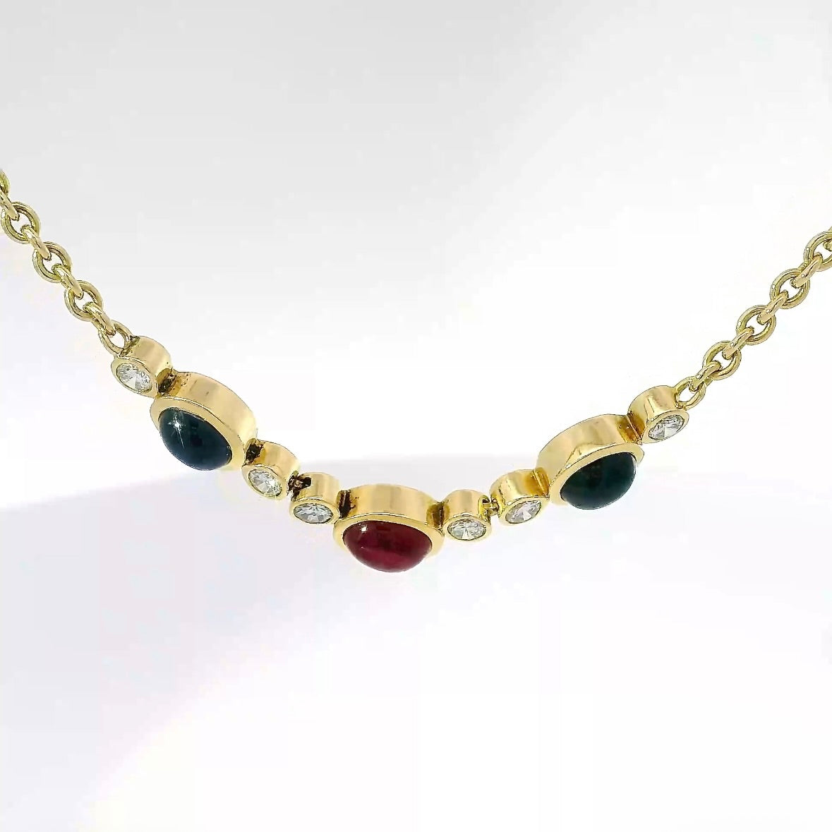 Edles Collier in 18 Karat Gelbgold mit Rubin, Saphiren & Brillanten