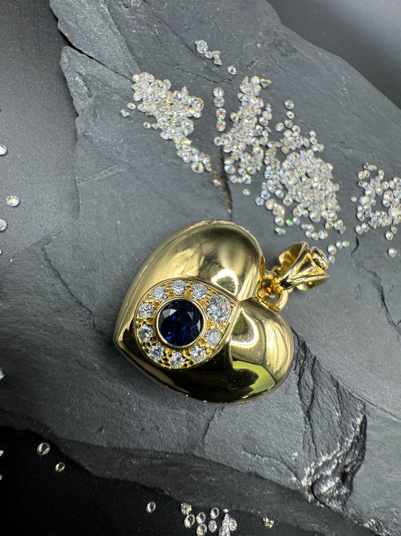 Großer Herzanhänger in 18 Karat Gelbgold mit feinen Saphir & Brillanten