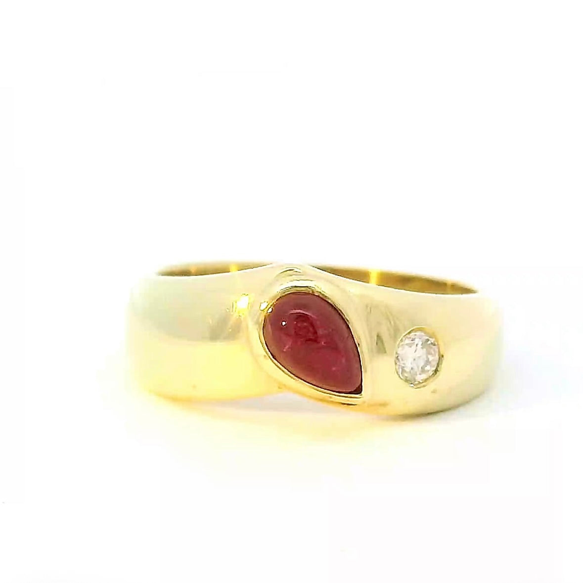 Eleganter Ring in 14 Karat Gelbgold mit Rubin & Brillant