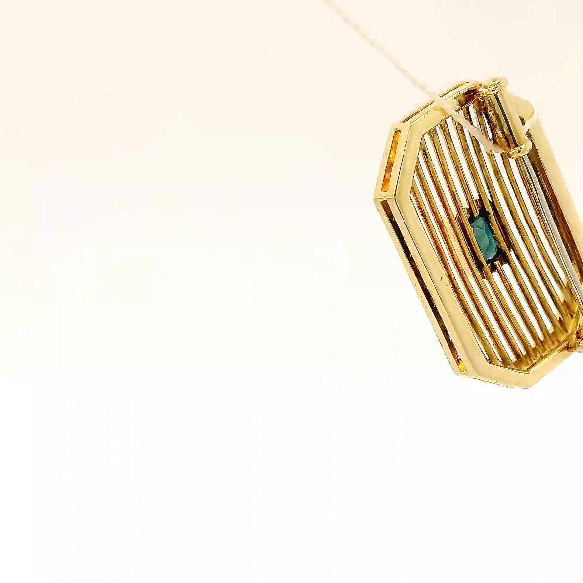 Elegante Brosche in 14 Karat Gelbgold mit Saphir & Diamanten