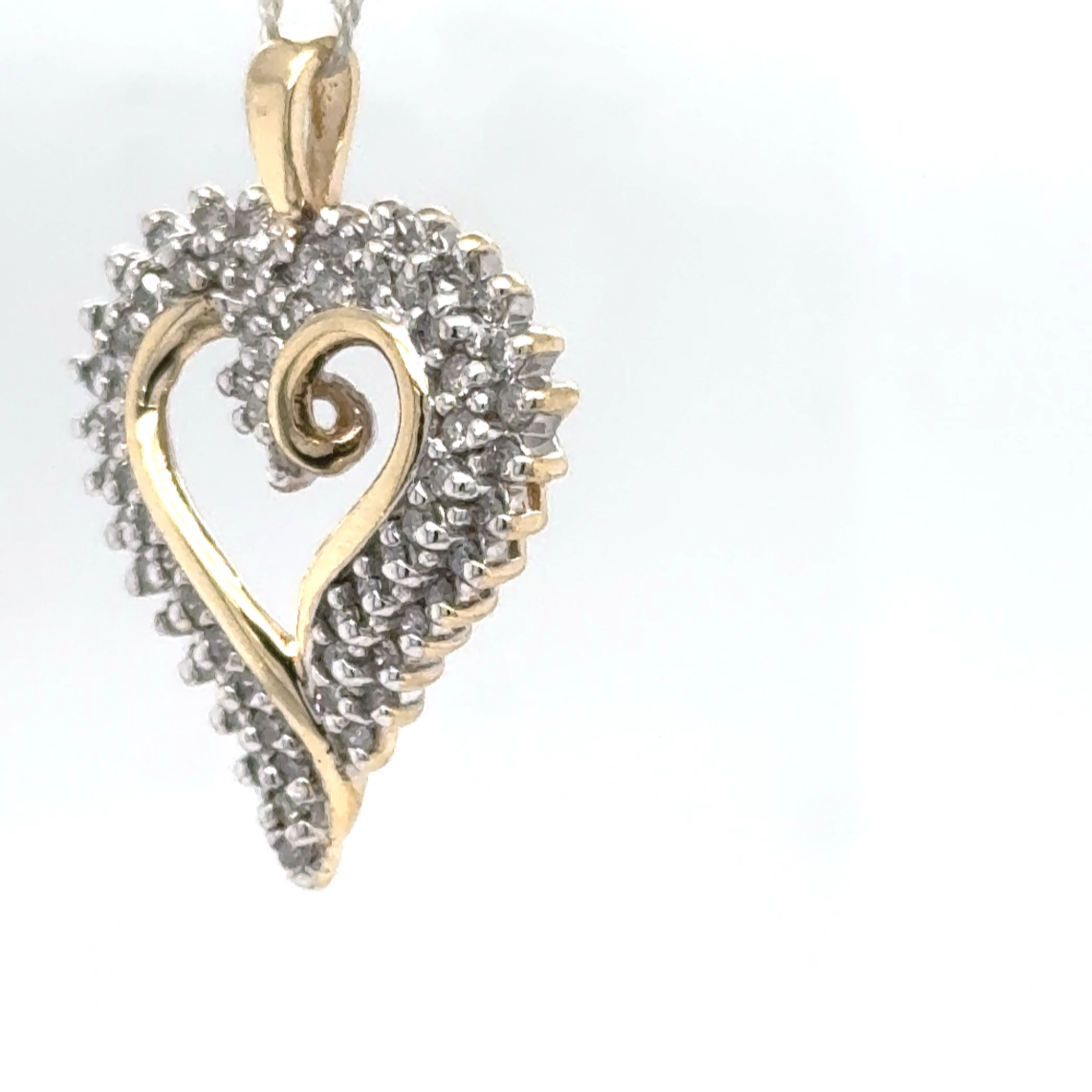 Elegant bicolor hart van 10 karaat goud met 67 diamanten
