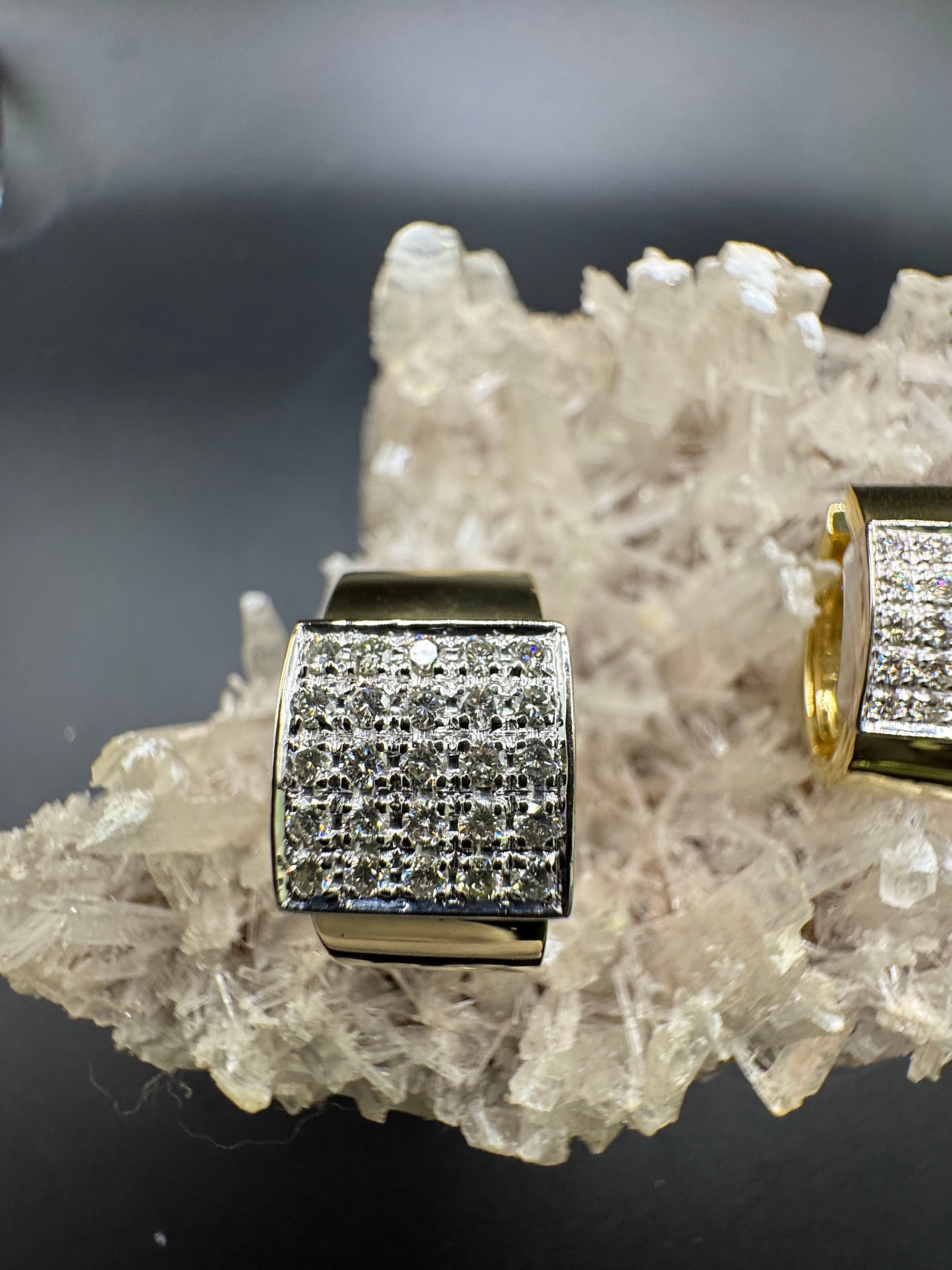 Handgefertigte Kreolen in 18 Karat (750) Gelb- und Weißgold mit hochfeinen Brillanten
