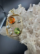 Ausgefallener Peridot / Citrin Anhänger in 14 Karat Gelbgold mit großen Diamanten