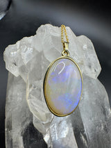 Eleganter Anhänger in 14 Karat Gelbgold mit Opal