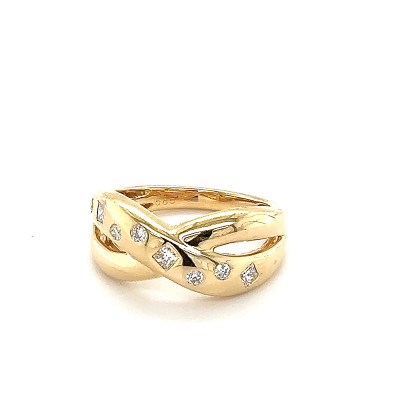 Verspielter Gelbgold-Ring in 14 Karat Gelbgold mit Brillanten & Princess-Cut Diamanten