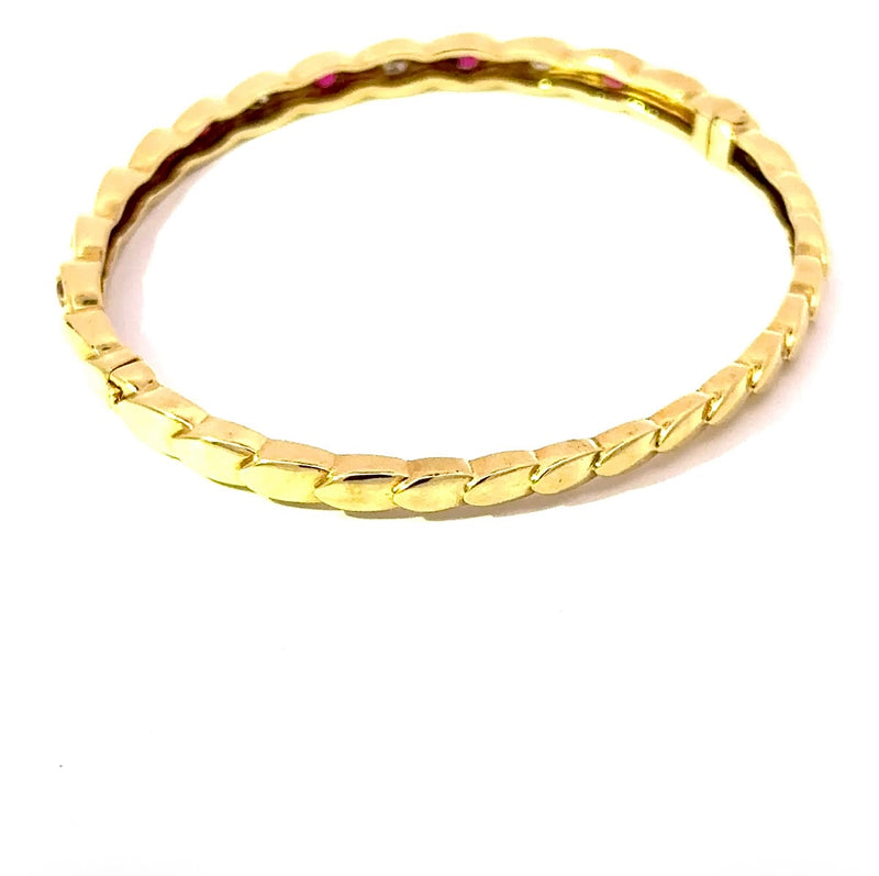 Zeitloser Armreif in 14 Karat Gelbgold mit Rubinen und Brillanten