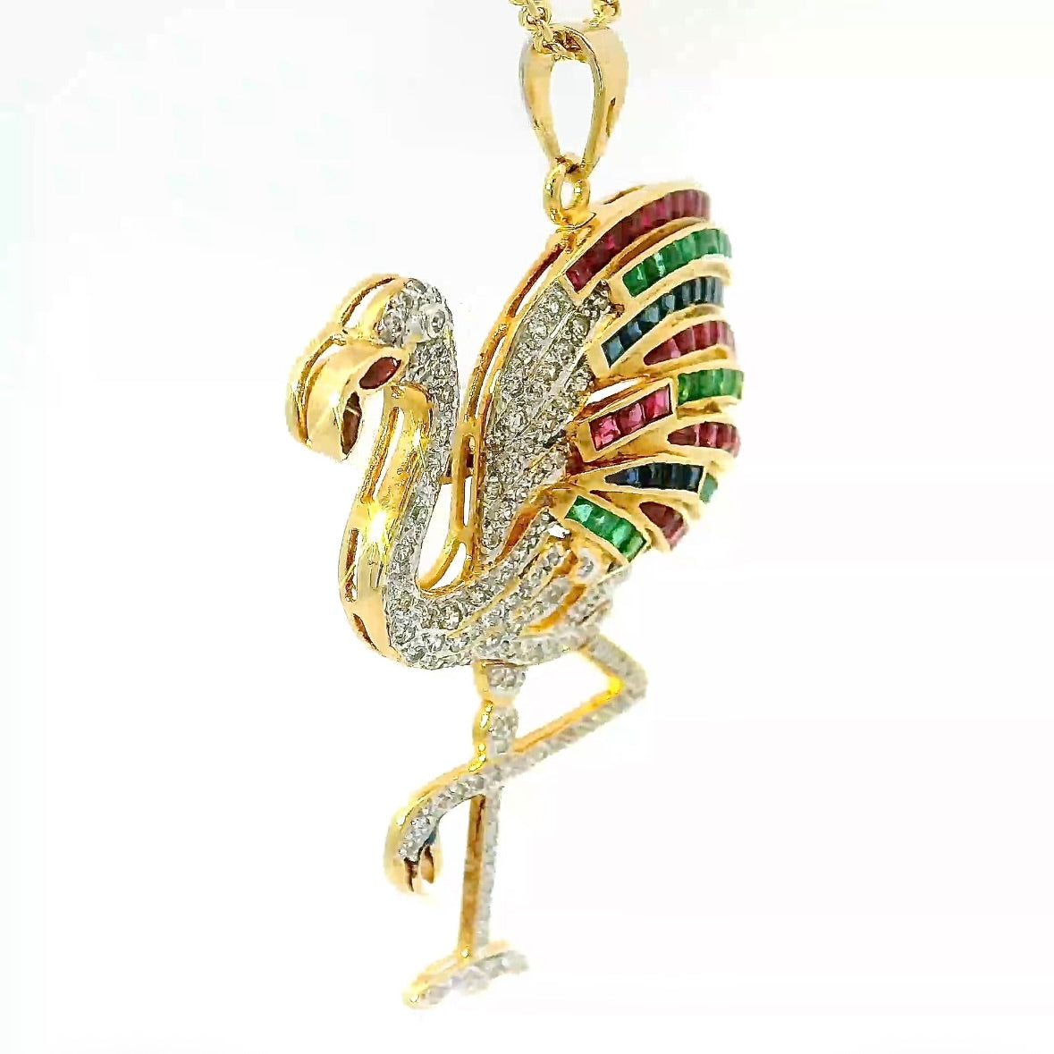 Flamingo-Anhänger in 18 Karat Gelbgold mit Smaragden, Rubinen, Saphiren & Diamanten