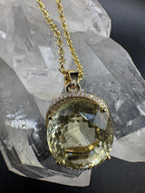 Beeindruckender Anhänger in 14 Karat Gelbgold mit riesigem Goldberyll & Brillanten