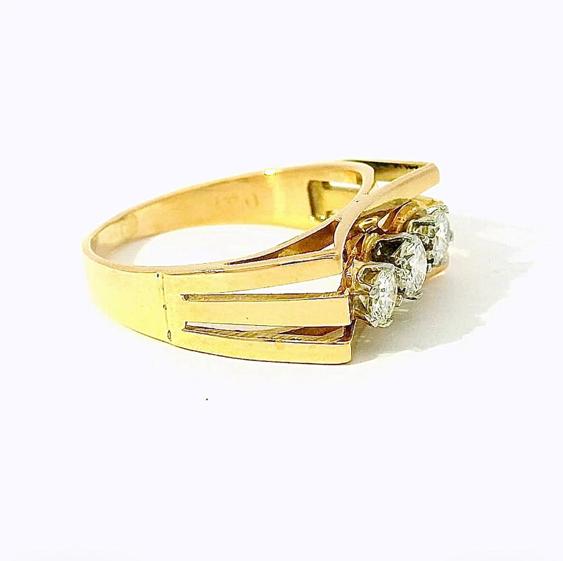 Ausgefallener Ring in 18 Karat Gelbgold mit Brillanten