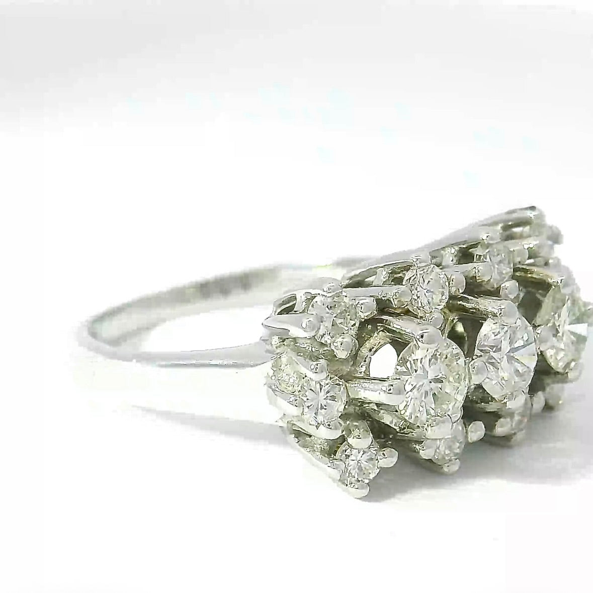 Timeless Vintage Ring in 14 Karat White Gold with Brilliant Cut Diamonds
