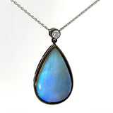 Australischer Opal Anhänger in 14 Karat Schwarzgold mit feinen Brillant