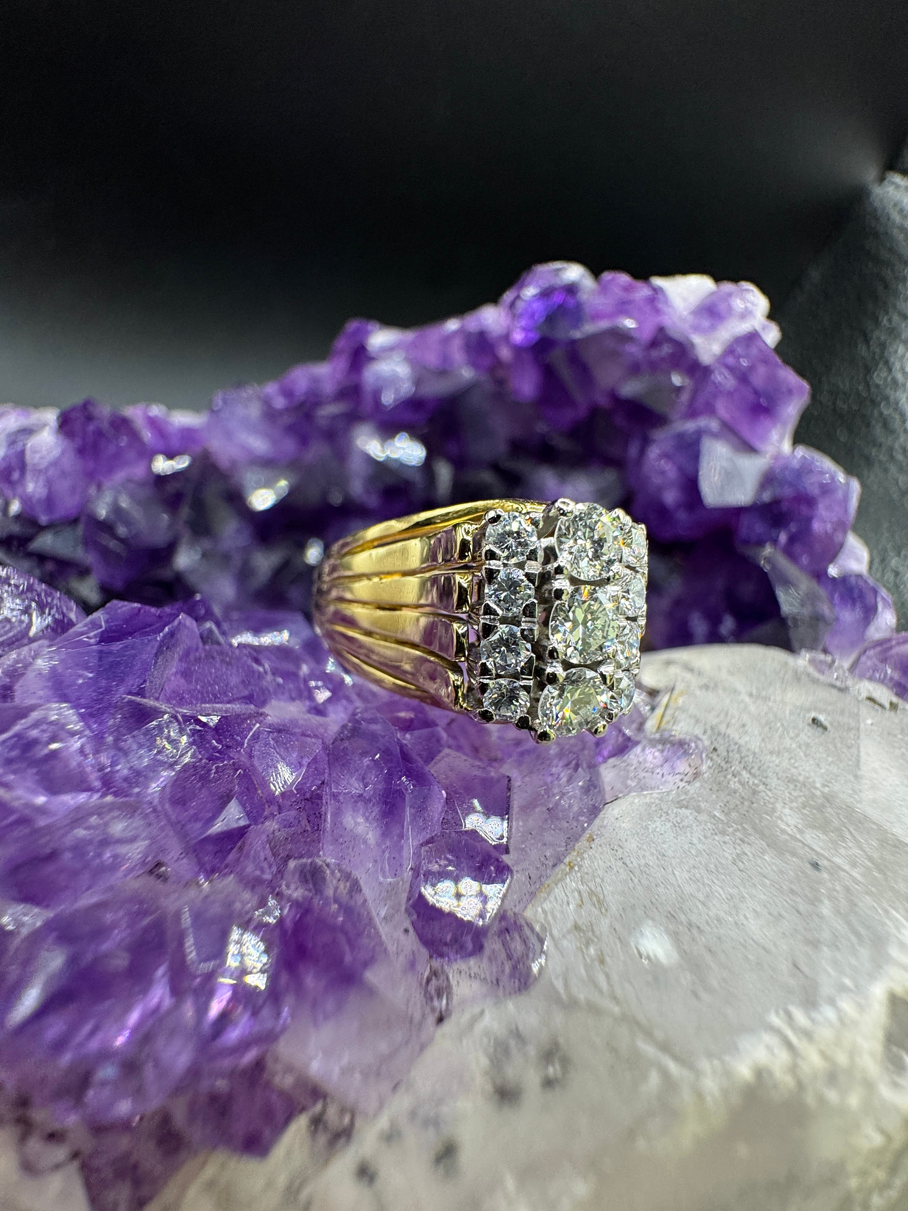 Eindrucksvoller Vintage-Ring in 18 Karat Gelb- und Weißgold mit hochfeinen Brillanten