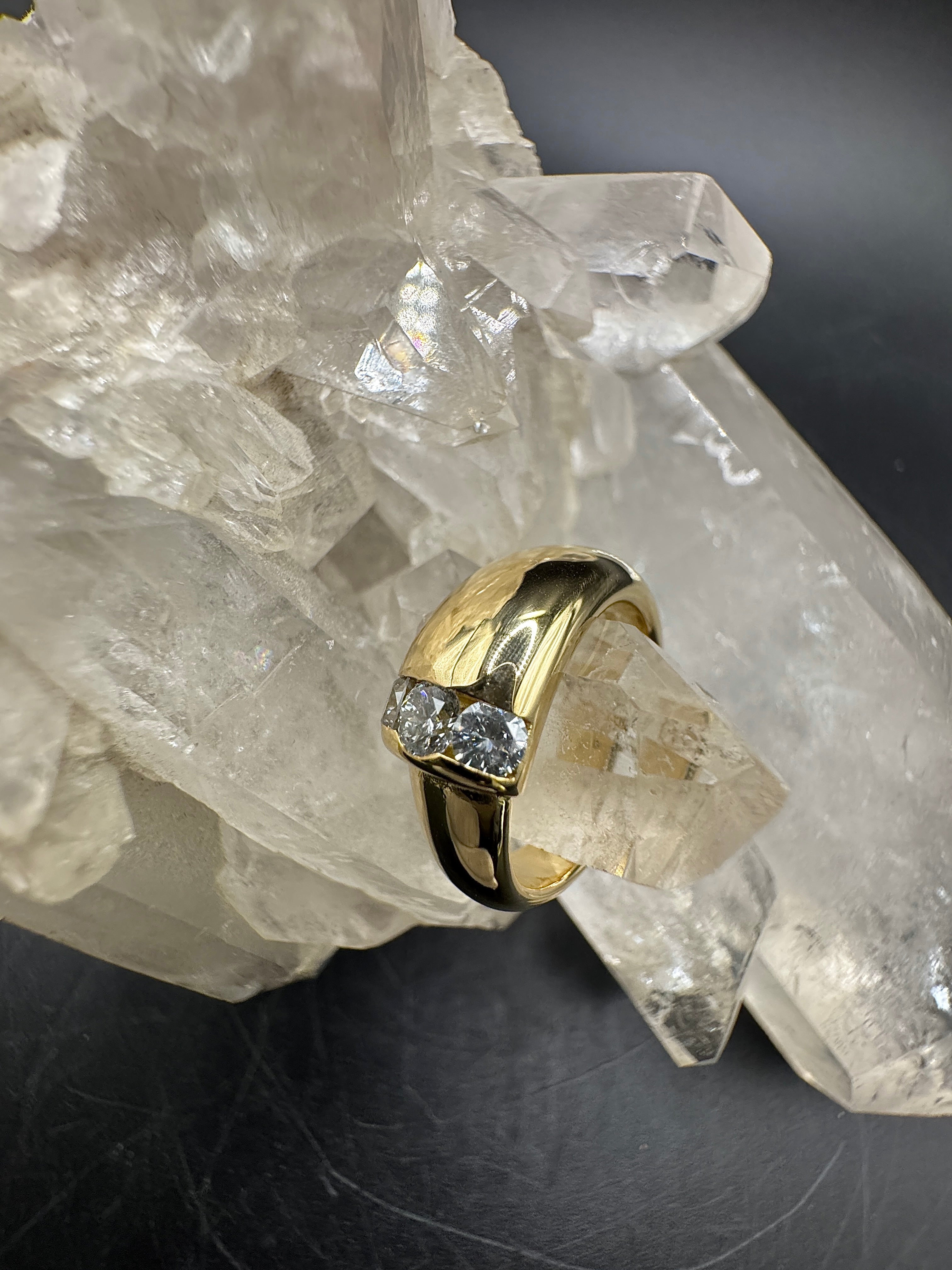 Handgefertigter Ring von Jaufmann in 18 Karat Gold mit Brillanten