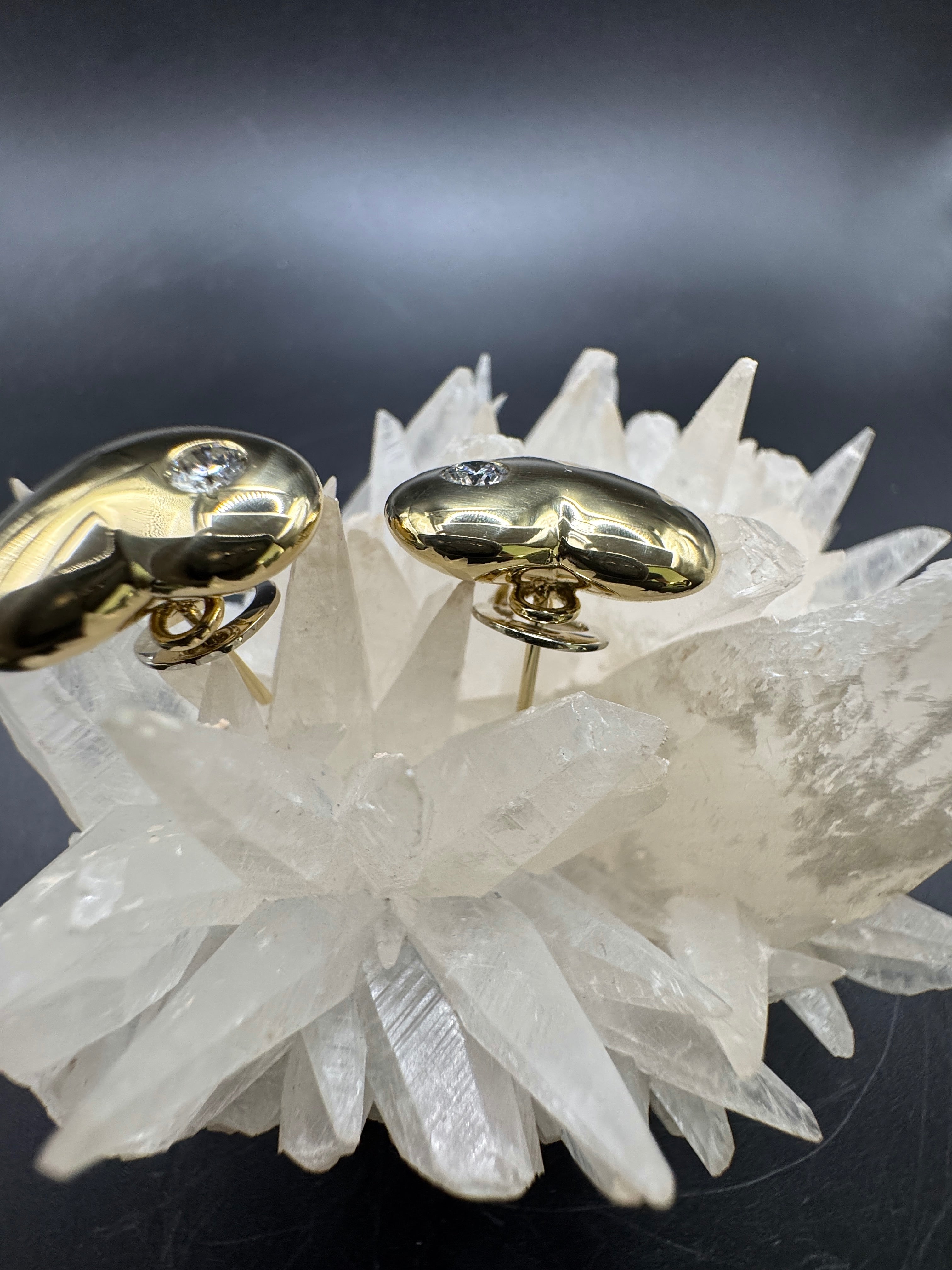 Edle Herz-Ohrringe in 18 Karat Gelbgold mit feinen Brillanten