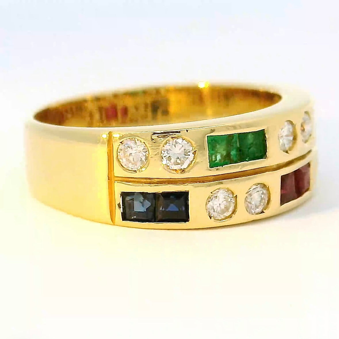 Eleganter Ring in 18 Karat Gelbgold mit Smaragd, Rubin, Saphir & Brillanten